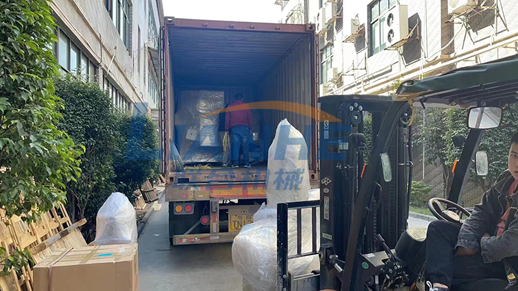 2021-11-24, Malaysian customers purchased from Guangzhou Lianhe Machinery Co., Ltd. [Fully automatic 6-head filling, capping and labeling line], packed and shipped today!